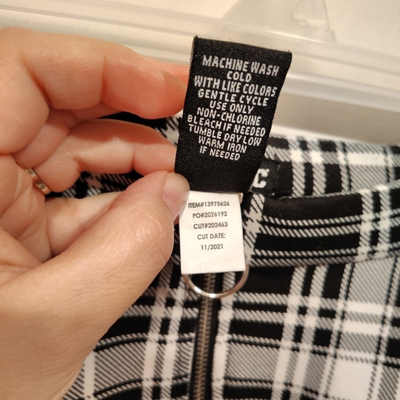 Hot Topic Women's Plaid O-Ring Zip Front Mini Skirt Sz M Preppy Academia Punk - Picture 6 of 7